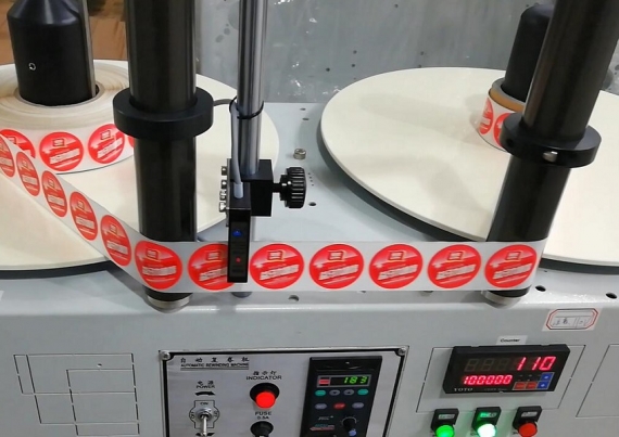 Máquina de rebobinagem de etiquetas de mesa