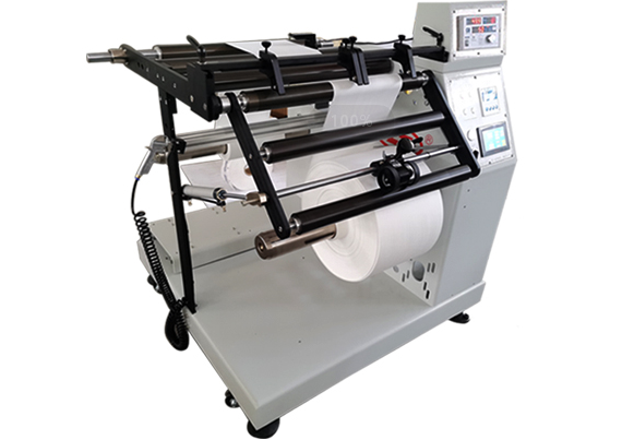 Máquina de rebobinagem de tecido fundido