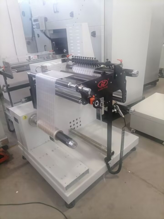 Máquina de corte com 2 eixos de rebobinamento 