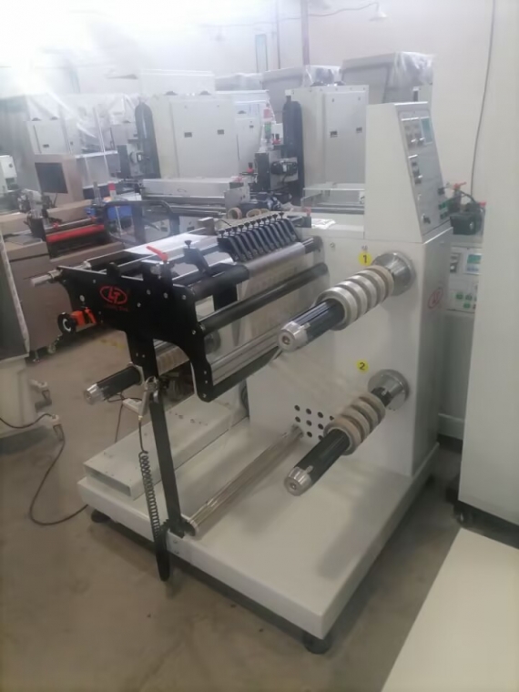 Máquina de corte com 2 eixos de rebobinamento 